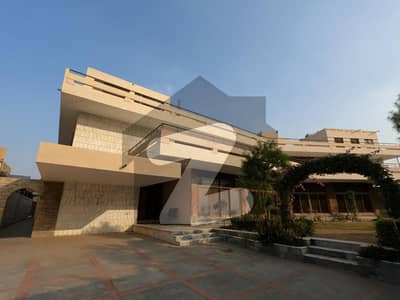 کلفٹن ۔ بلاک 4 کلفٹن,کراچی میں 11 کمروں کا 3 کنال مکان 20.0 لاکھ میں کرایہ پر دستیاب ہے۔