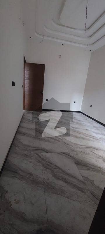 خالد بِن ولید روڈ کراچی میں 2 کمروں کا 4 مرلہ فلیٹ 1.25 لاکھ میں کرایہ پر دستیاب ہے۔