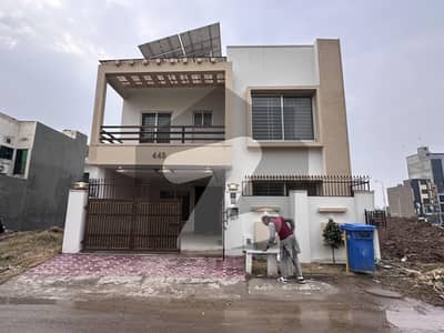 بحریہ ٹاؤن فیز 8 ۔ ابو بکر بلاک بحریہ ٹاؤن فیز 8 ۔ سفاری ویلی,بحریہ ٹاؤن فیز 8,بحریہ ٹاؤن راولپنڈی,راولپنڈی میں 5 کمروں کا 7 مرلہ مکان 2.5 کروڑ میں برائے فروخت۔