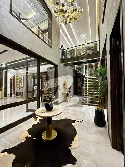 بحریہ ٹاؤن فیز 8 بحریہ ٹاؤن راولپنڈی,راولپنڈی میں 5 کمروں کا 10 مرلہ مکان 4.1 کروڑ میں برائے فروخت۔