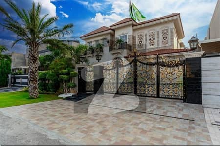 ڈی ایچ اے فیز 7 ڈیفنس (ڈی ایچ اے),لاہور میں 5 کمروں کا 1 کنال مکان 2.6 لاکھ میں کرایہ پر دستیاب ہے۔