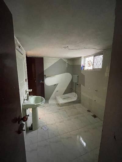 آئی ۔ 8/3 آئی ۔ 8,اسلام آباد میں 5 کمروں کا 12 مرلہ مکان 3.5 لاکھ میں کرایہ پر دستیاب ہے۔