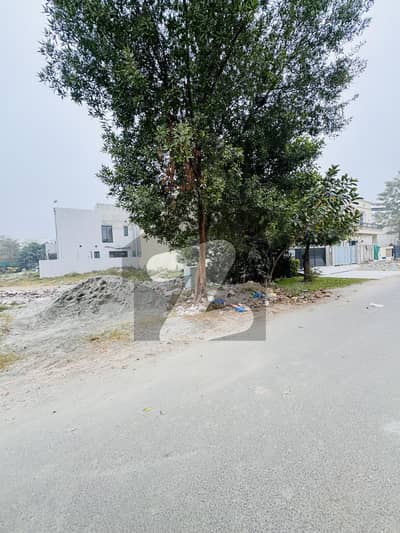 ڈی ایچ اے فیز 5 - بلاک بی فیز 5,ڈیفنس (ڈی ایچ اے),لاہور میں 10 مرلہ رہائشی پلاٹ 3.25 کروڑ میں برائے فروخت۔