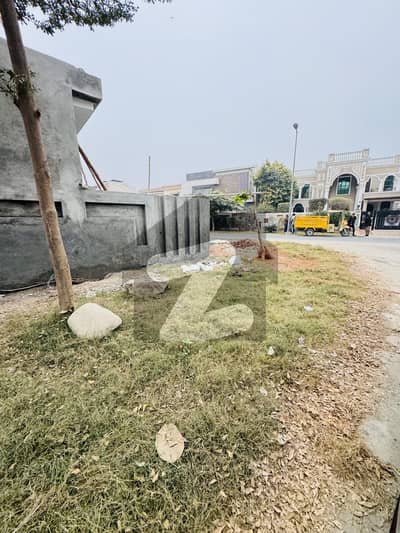 ڈی ایچ اے فیز 5 - بلاک بی فیز 5,ڈیفنس (ڈی ایچ اے),لاہور میں 10 مرلہ رہائشی پلاٹ 3.25 کروڑ میں برائے فروخت۔