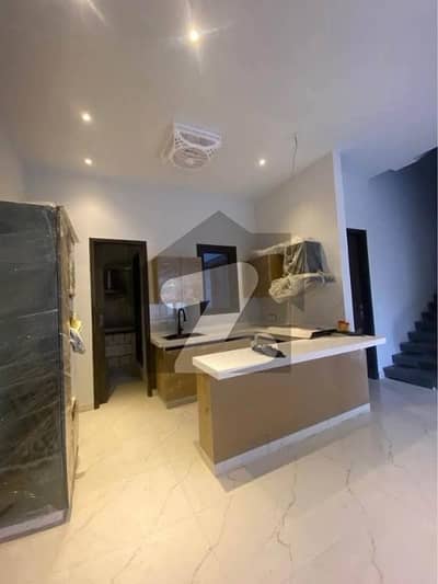 ڈی ایچ اے فیز 8 - زون بی ڈی ایچ اے فیز 8,ڈی ایچ اے ڈیفینس,کراچی میں 3 کمروں کا 4 مرلہ مکان 6.5 کروڑ میں برائے فروخت۔