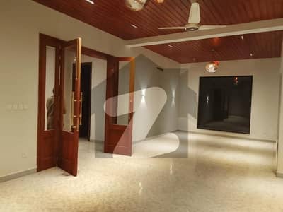 آئی ۔ 8/4 آئی ۔ 8,اسلام آباد میں 3 کمروں کا 1 کنال بالائی پورشن 3.0 لاکھ میں کرایہ پر دستیاب ہے۔