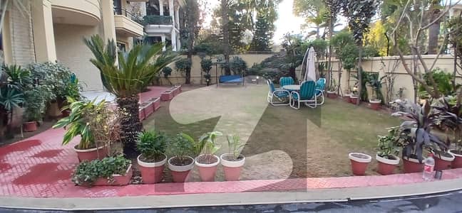 1 kanal Demolishable house for sale f-7/2