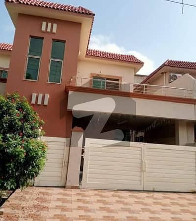 عسکری 11 ۔ سیکٹر بی عسکری 11,عسکری,لاہور میں 4 کمروں کا 10 مرلہ مکان 4.9 کروڑ میں برائے فروخت۔