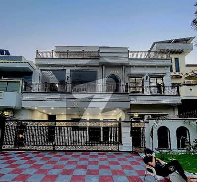 جی ۔ 13/2 جی ۔ 13,اسلام آباد میں 6 کمروں کا 14 مرلہ مکان 11.5 کروڑ میں برائے فروخت۔