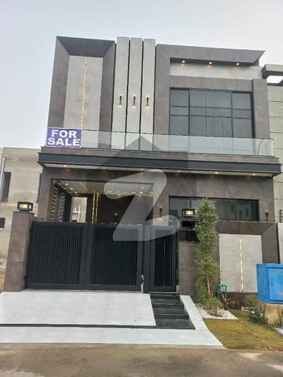 BRAND NEW 05 MARLA 4 BEDROOMS ELEGANT AND FULLY MAINTAINED SUPER HOT LOCATED BUNGALOW IS AVAILABLE IN THE BEST BLOCK OF DHA LAHORE.