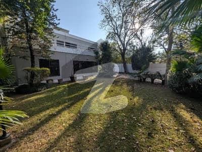 ایف ۔ 7/3 ایف ۔ 7,اسلام آباد میں 6 کمروں کا 2 کنال مکان 10.0 لاکھ میں کرایہ پر دستیاب ہے۔