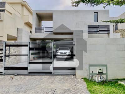 ایف ۔ 7 اسلام آباد میں 5 کمروں کا 1 کنال مکان 11.0 لاکھ میں کرایہ پر دستیاب ہے۔