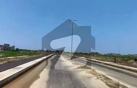 ڈی ایچ اے فیز 7 - بلاک وائے فیز 7,ڈیفنس (ڈی ایچ اے),لاہور میں 10 مرلہ رہائشی پلاٹ 2.2 کروڑ میں برائے فروخت۔