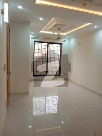 ڈی ایچ اے 11 رہبر لاہور میں 3 کمروں کا 5 مرلہ مکان 1.25 لاکھ میں کرایہ پر دستیاب ہے۔ ڈی ایچ اے 11 رہبر لاہور میں 3 کمروں کا 5 مرلہ مکان 1.25 لاکھ میں کرایہ پر دستیاب ہے۔