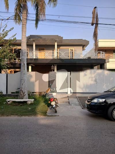 ڈی ایچ اے فیز 3 - بلاک ڈبلیو فیز 3,ڈیفنس (ڈی ایچ اے),لاہور میں 5 کمروں کا 1 کنال مکان 6.7 کروڑ میں برائے فروخت۔