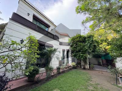 ایف ۔ 7 اسلام آباد میں 6 کمروں کا 1 کنال مکان 8.8 لاکھ میں کرایہ پر دستیاب ہے۔