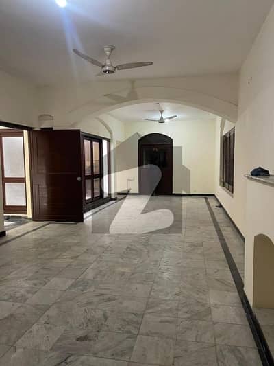 ڈی ایچ اے فیز 1 ڈیفنس (ڈی ایچ اے),لاہور میں 5 کمروں کا 1 کنال مکان 2.5 لاکھ میں کرایہ پر دستیاب ہے۔