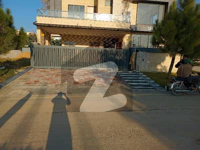 ایم پی سی ایچ ایس - بلاک سی ایم پی سی ایچ ایس ۔ ملٹی گارڈنز,بی ۔ 17,اسلام آباد میں 7 کمروں کا 14 مرلہ مکان 7.9 کروڑ میں برائے فروخت۔