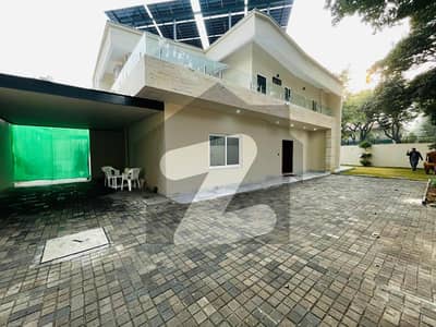 ایف ۔ 7 اسلام آباد میں 5 کمروں کا 1 کنال مکان 8.6 لاکھ میں کرایہ پر دستیاب ہے۔