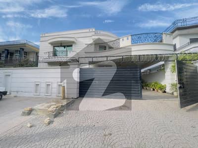 F-7 LIKE A BRAND NEW 07 Bedroom Executive Level House With Beautiful Garden