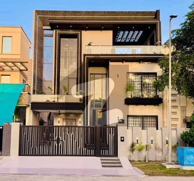 سٹی ہاؤسنگ سوسائٹی گوجرانوالہ میں 5 کمروں کا 10 مرلہ مکان 4.9 کروڑ میں برائے فروخت۔