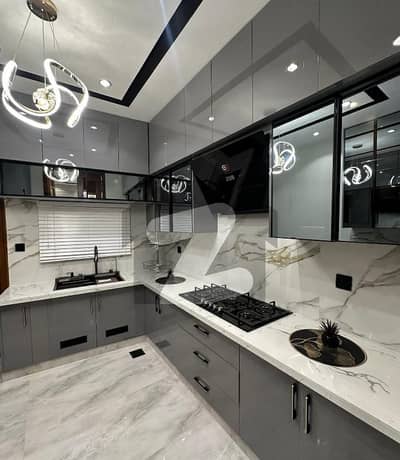 بحریہ ٹاؤن سیکٹرڈی بحریہ ٹاؤن,لاہور میں 3 کمروں کا 10 مرلہ بالائی پورشن 70.0 ہزار میں کرایہ پر دستیاب ہے۔