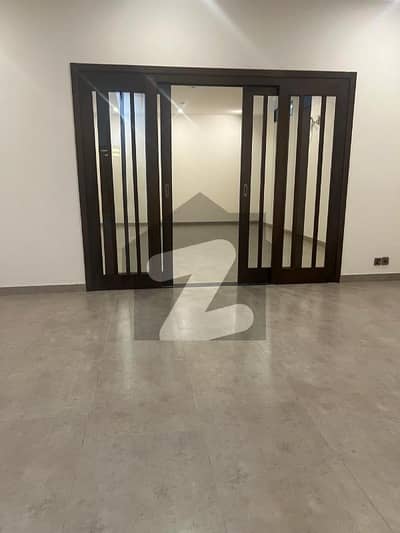 ڈی ایچ اے فیز 8 ڈی ایچ اے ڈیفینس,کراچی میں 6 کمروں کا 1 کنال مکان 22.0 کروڑ میں برائے فروخت۔