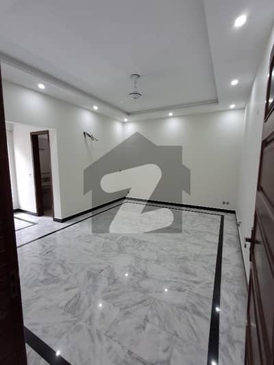 ایف ۔ 11 اسلام آباد میں 3 کمروں کا 1 کنال بالائی پورشن 2.0 لاکھ میں کرایہ پر دستیاب ہے۔