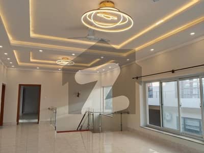 ایف ۔ 6 اسلام آباد میں 4 کمروں کا 1 کنال مکان 11.2 لاکھ میں کرایہ پر دستیاب ہے۔