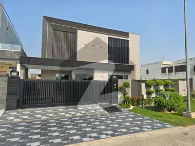 Prime Location Near To Park & Mosque 1 Kanal Top Notched Modern House
