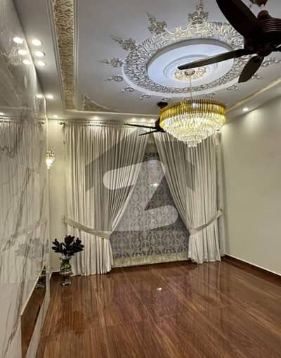 بحریہ ٹاؤن سیکٹر ای بحریہ ٹاؤن,لاہور میں 3 کمروں کا 10 مرلہ بالائی پورشن 60.0 ہزار میں کرایہ پر دستیاب ہے۔