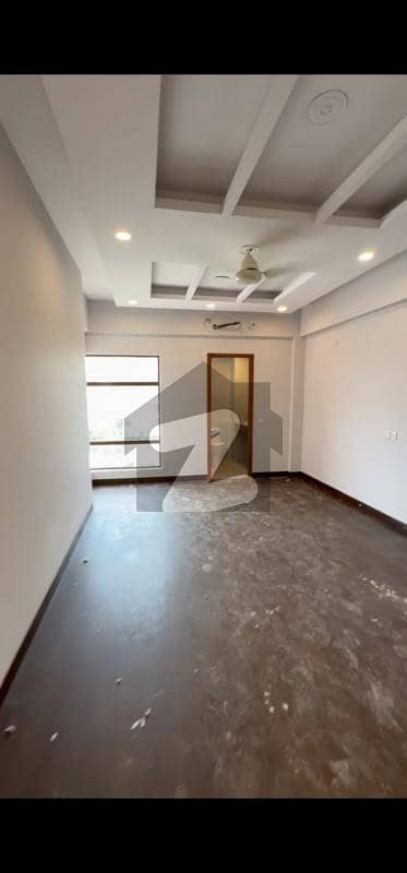 میٹروپولِز ریزیڈینسی جناح ایونیو,کراچی میں 3 کمروں کا 9 مرلہ فلیٹ 2.65 کروڑ میں برائے فروخت۔