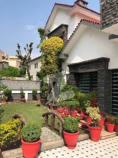 Prime Location 1 Kanal Safari Villa For Rent with 15kv Solar System installed