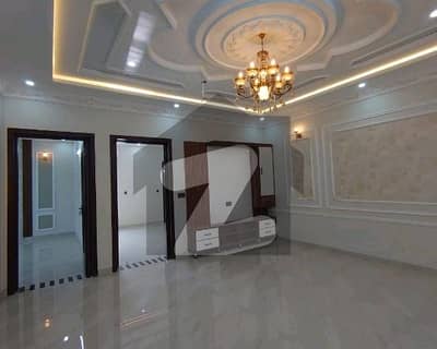 A Well Designed House Is Up For Sale In An Ideal Location In Lahore