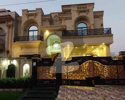 House For Grabs In 10 Marla Lahore