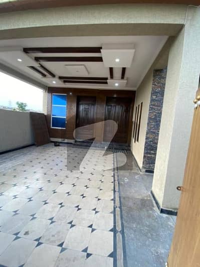 گلریز ہاؤسنگ سکیم راولپنڈی میں 6 کمروں کا 17 مرلہ مکان 5.25 کروڑ میں برائے فروخت۔