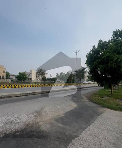 MAIN 100FT ROAD DB POLE CLEAR PLOT NO 913 - Q PHASE 7 DHA LAHORE MAIN 100FT ROAD DB POLE CLEAR PLOT NO 913 - Q PHASE 7 DHA LAHORE