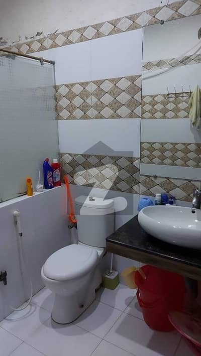 جوہر ٹاؤن فیز 1 جوہر ٹاؤن,لاہور میں 5 کمروں کا 10 مرلہ مکان 1.8 لاکھ میں کرایہ پر دستیاب ہے۔