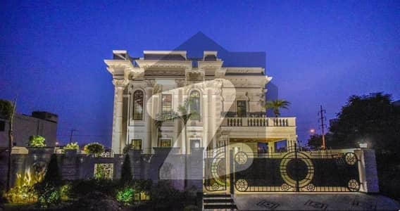 20 MARLA ELEGANT AND FULLY MAINTAINED SUPER HOT LOCATED BUNGALOW'S UPPER PORTION IS AVAILABLE IN THE BEST BLOCK OF DHA LAHORE.