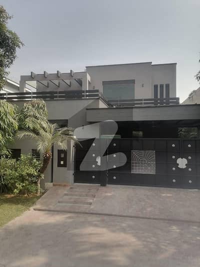 ڈی ایچ اے فیز 6 - بلاک سی فیز 6,ڈیفنس (ڈی ایچ اے),لاہور میں 6 کمروں کا 1 کنال مکان 8.85 کروڑ میں برائے فروخت۔