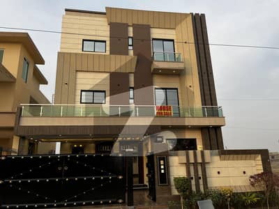 سینٹرل پارک ۔ بلاک ڈی سینٹرل پارک ہاؤسنگ سکیم,لاہور میں 6 کمروں کا 10 مرلہ مکان 3.5 کروڑ میں برائے فروخت۔