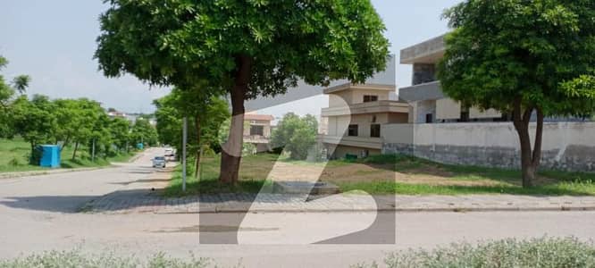 DHA Phase 2, Sector G corner plot at investors rate , Ideal location level plot, Ready to build