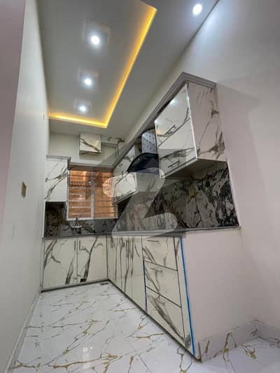 والٹن روڈ لاہور میں 3 کمروں کا 2 مرلہ مکان 1.2 کروڑ میں برائے فروخت۔