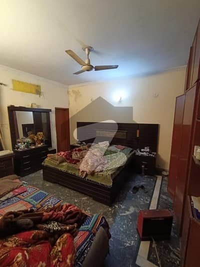 جوہر ٹاؤن فیز 2 جوہر ٹاؤن,لاہور میں 3 کمروں کا 5 مرلہ مکان 85.0 ہزار میں کرایہ پر دستیاب ہے۔