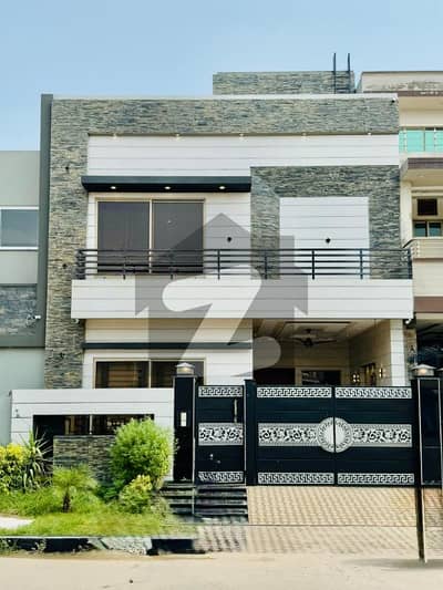 سٹی ہاؤسنگ سوسائٹی گوجرانوالہ میں 4 کمروں کا 5 مرلہ مکان 2.4 کروڑ میں برائے فروخت۔