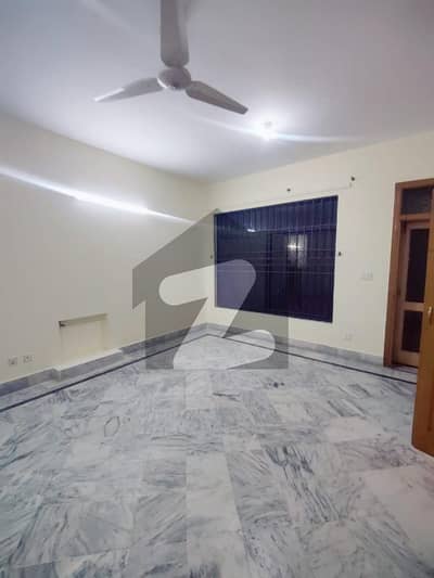 جی ۔ 10/3 جی ۔ 10,اسلام آباد میں 3 کمروں کا 1 کنال بالائی پورشن 1.6 لاکھ میں کرایہ پر دستیاب ہے۔