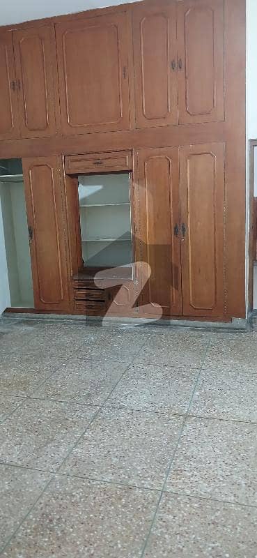 30*50 Cda Transfer Top Location House Available In G-9/4 Near Double Road Near Park