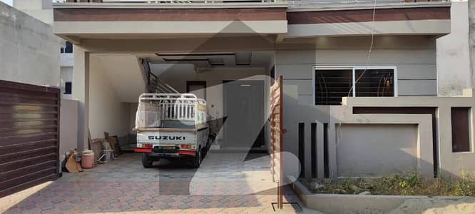 سوان گارڈن اسلام آباد میں 5 کمروں کا 8 مرلہ مکان 4.0 کروڑ میں برائے فروخت۔