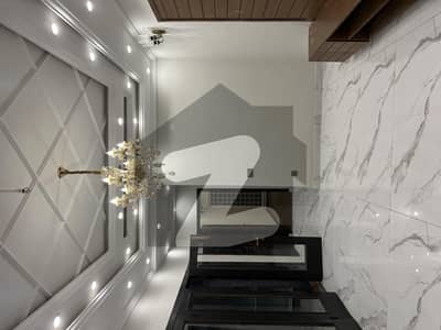 فضائیہ ہاؤسنگ سکیم فیز 1 فضائیہ ہاؤسنگ سکیم,لاہور میں 5 کمروں کا 10 مرلہ مکان 4.5 کروڑ میں برائے فروخت۔