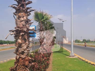 Main Boulevard Facing Park Very Hot Location On Ground